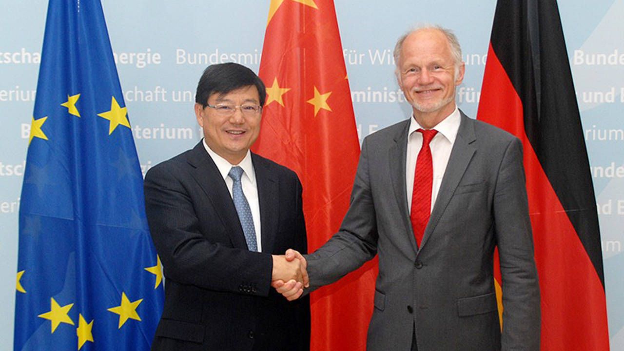 Sino-German Energy Partnership: NDRC Vice Minister Hu Zucai meets former BMWi State Secretary Rainer Baake.