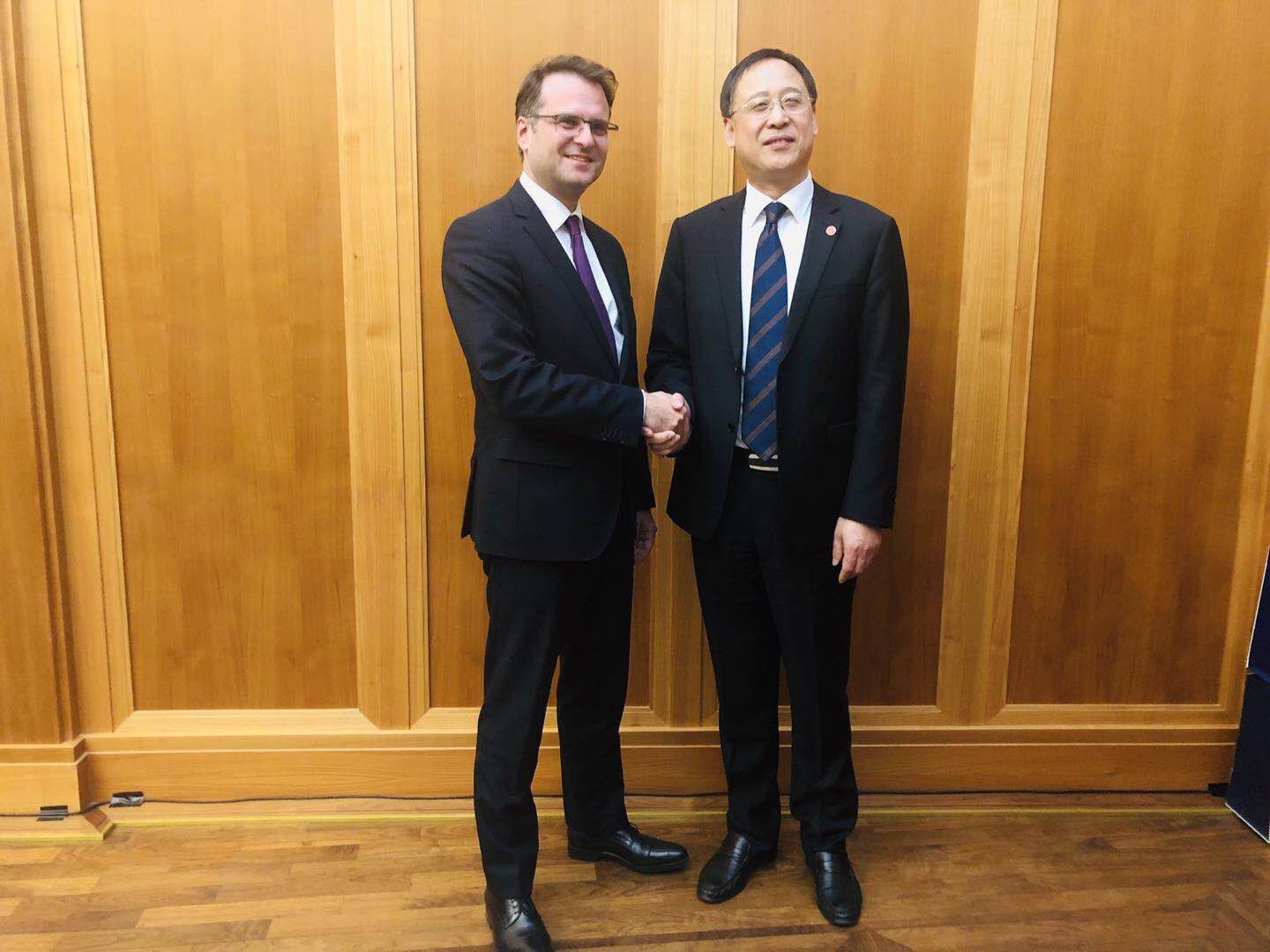 Bilateral dialogue between State Secretary Andreas Feicht (BMWi) and Vice Minister Lin Shanqing (NEA),  ©GIZ 