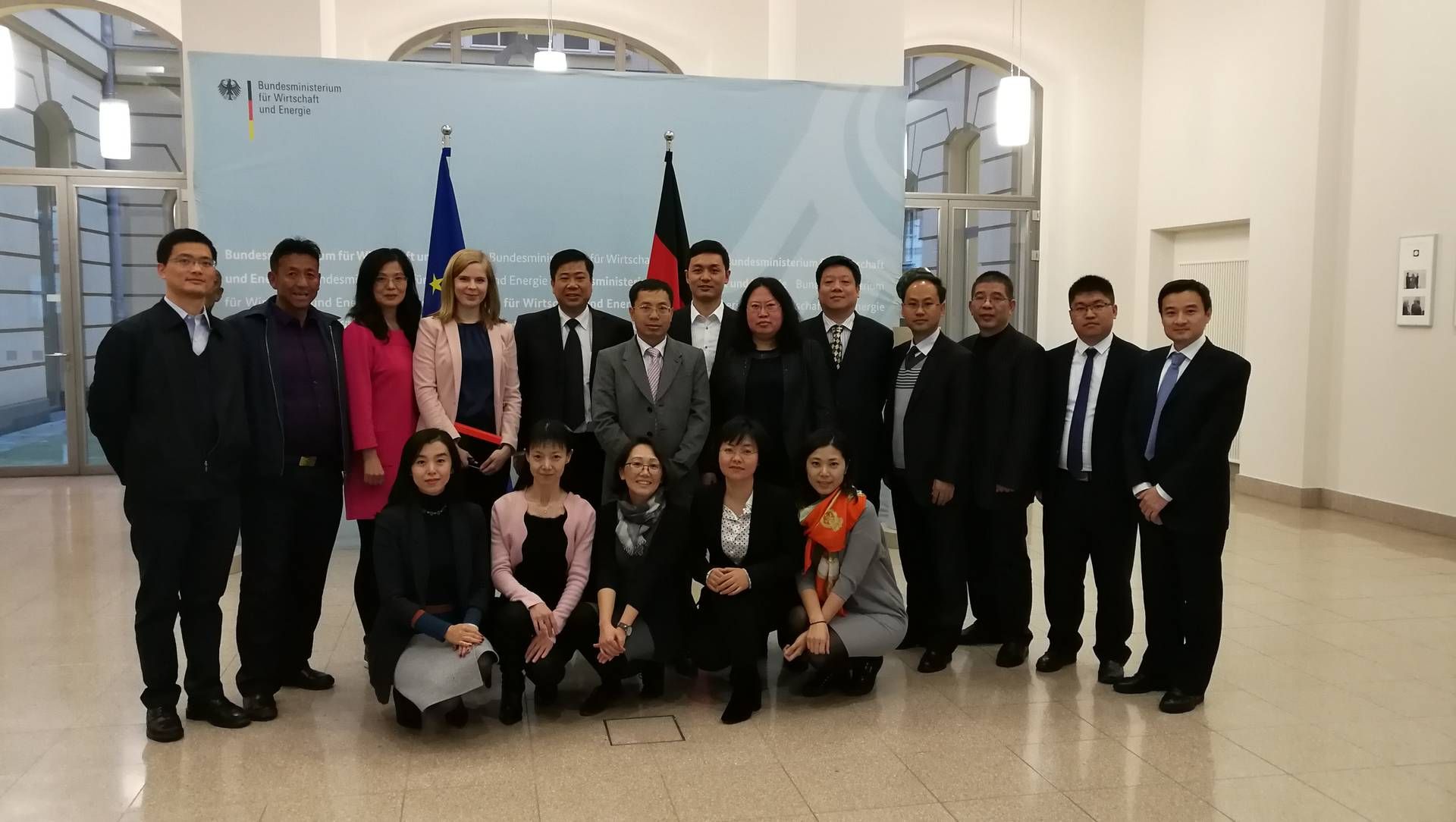 Group photo of Chinese delegation at BMWi. 